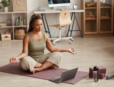 Les avantages du pilates en ligne pour les mamans occupées