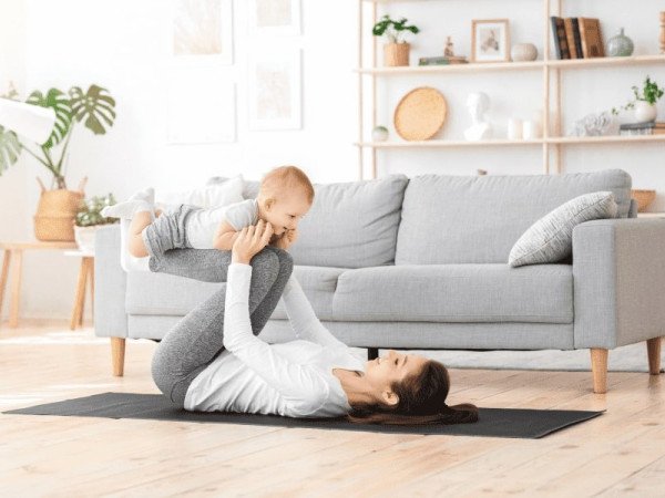 Pilates pour les jeunes mamans: Comment s'organiser pour des séances à domicile